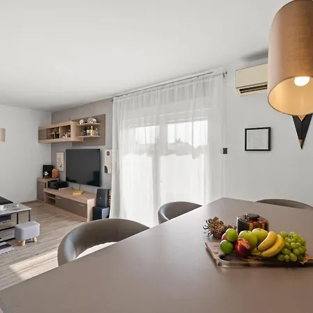 Noelle By The Sea In Porec, Istria Пореч